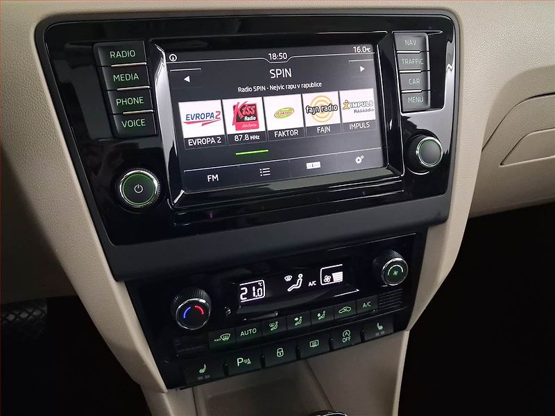 Škoda Rapid (2016) Spaceback 1.4 TSI, Automat - fotka 12 z 17