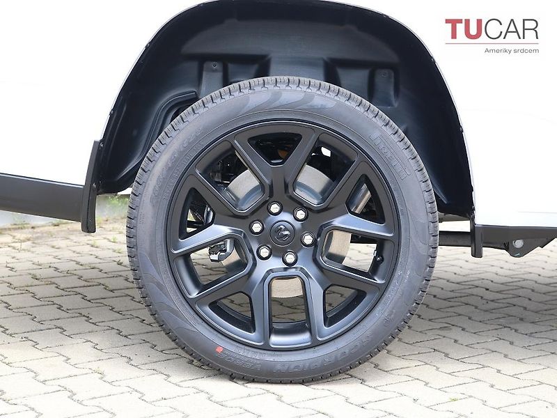Dodge RAM (2026) 1500 Laramie 5.7 V8 HEMI 2026 - fotka 12 z 42
