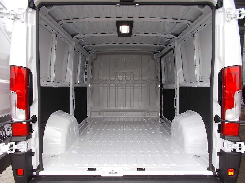 Opel Movano (2026) Van 3000 L2H1 2.2 CDTi 120k 6- - fotka 12 z 28