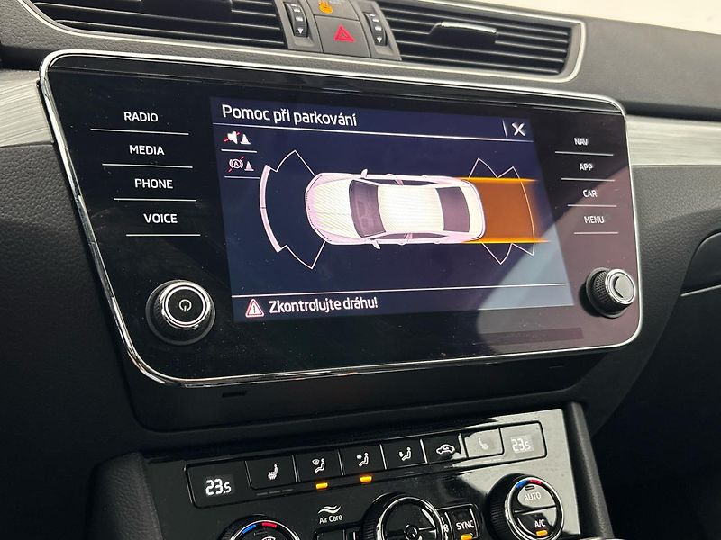 Škoda Superb Ambition DSG - fotka 23 z 28