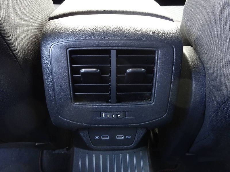 Volkswagen T-Roc (2021) 1,5 TSi /110kW Sport DSG - fotka 26 z 27