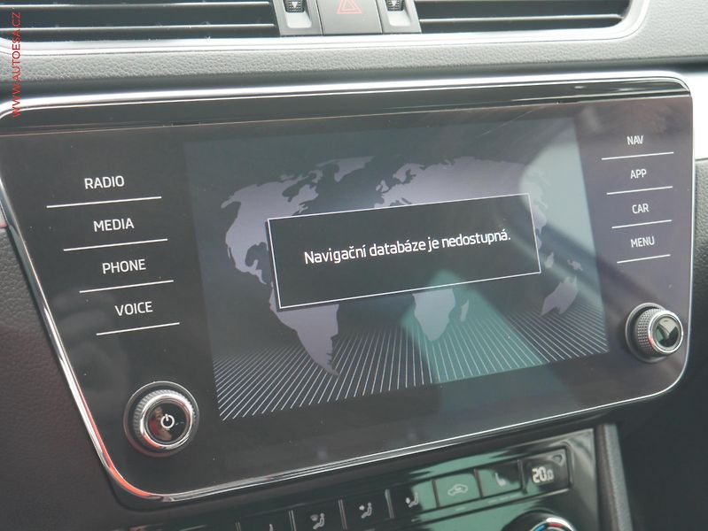 Škoda Superb (2020) 2.0 TDi, Ambition, LED, navi - fotka 15 z 23