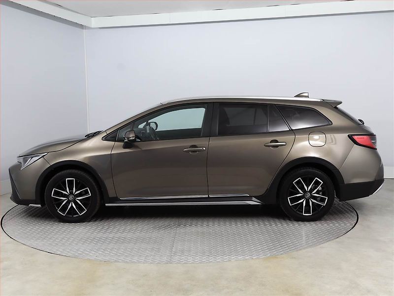 Toyota Corolla (2022) 1.8 Hybrid - fotka 3 z 20