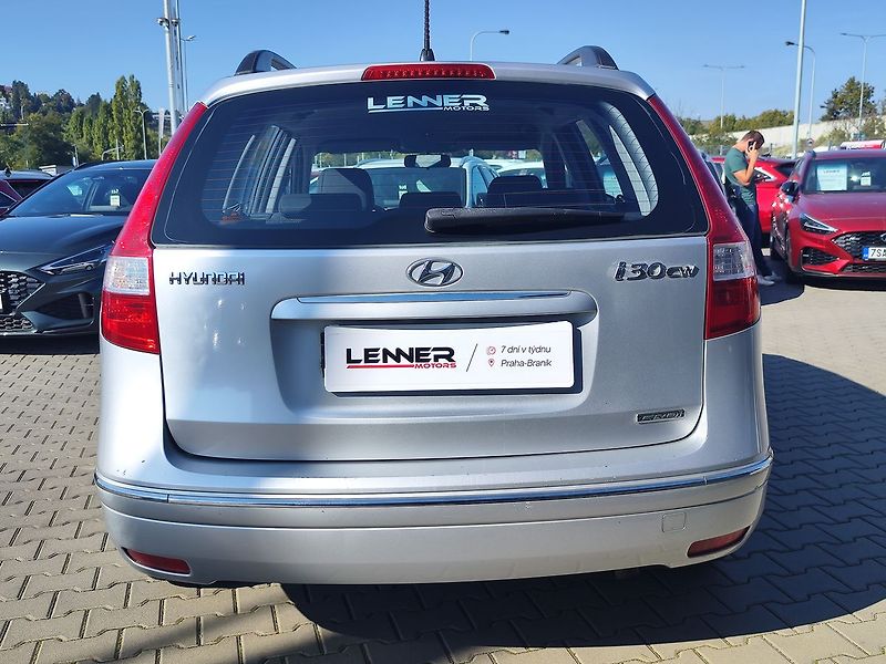 Hyundai i30 1.6 CRDI/85kW Comfort - fotka 6 z 23