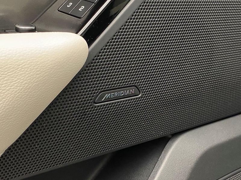 Land Rover Range Rover Velar (2018) - fotka 16 z 40