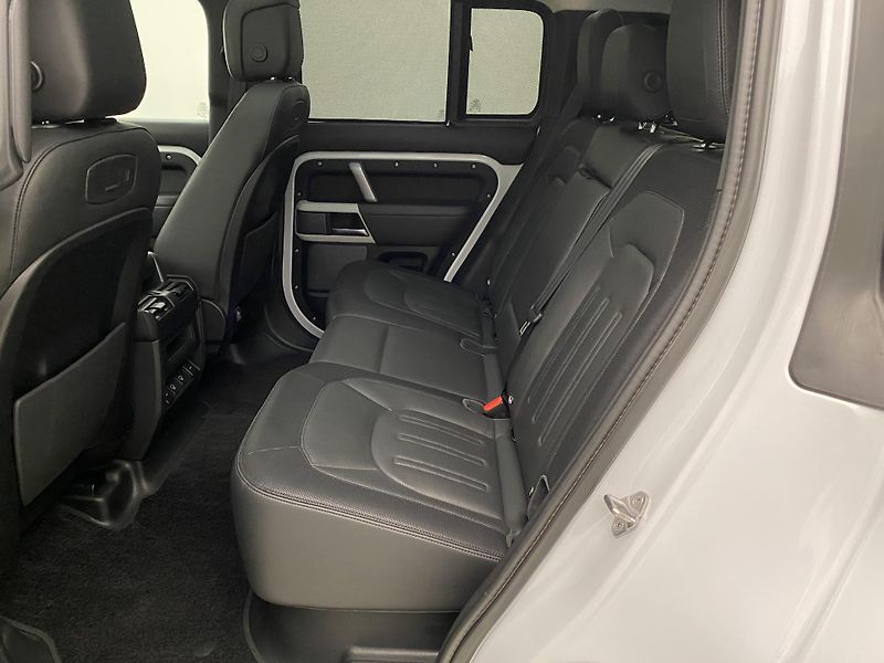 Land Rover Defender 110 P400 HSE AWD AUT REZERVACE - fotka 5 z 49