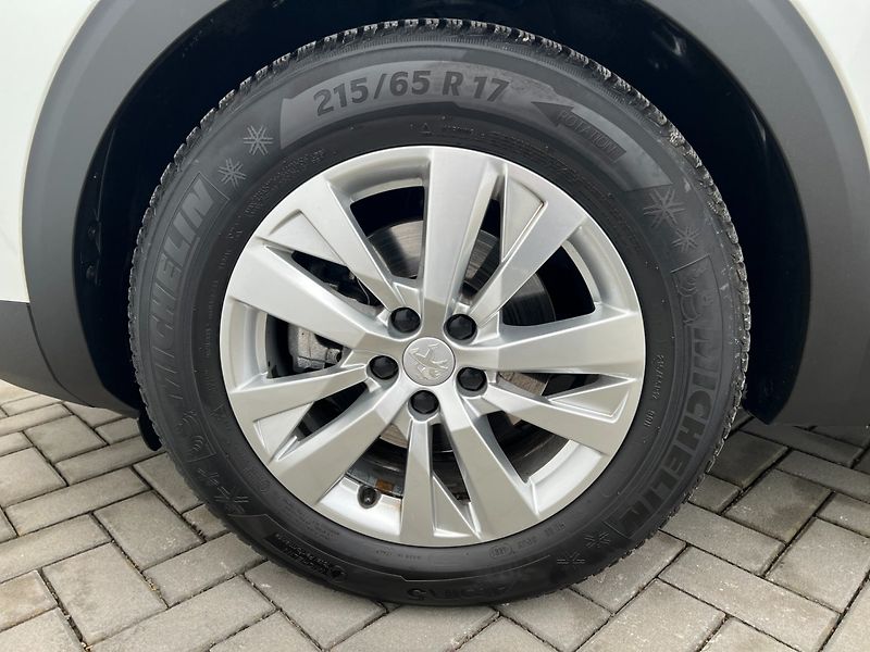 Peugeot 3008 (2021) 1.2PT 96kW! Full LED! Kamera! - fotka 35 z 36