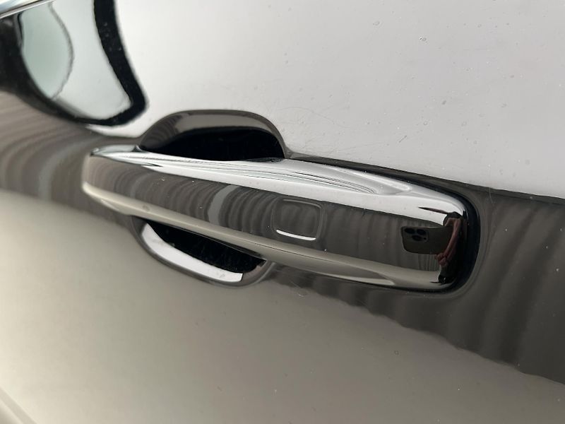 Volvo XC60 B4 AWD MOMENTUM AUT - fotka 16 z 43