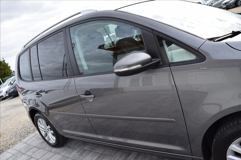 Volkswagen Touran 1,6 TDI 77KW BIXENON TAŽNÉ - fotka 5 z 40