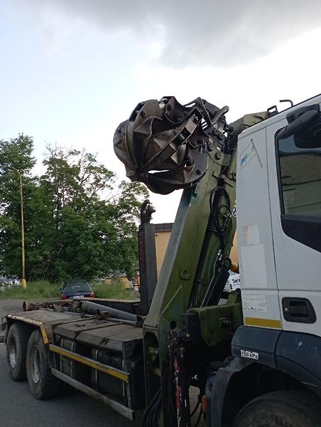 Iveco (2009) 450 kontejner+ruka - fotka 18 z 23