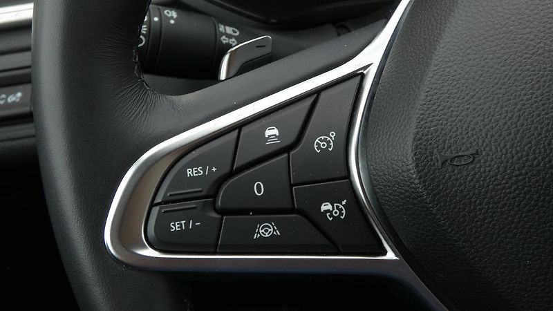 Renault Captur 1,3  TCe 140 Techno EDC - fotka 11 z 22