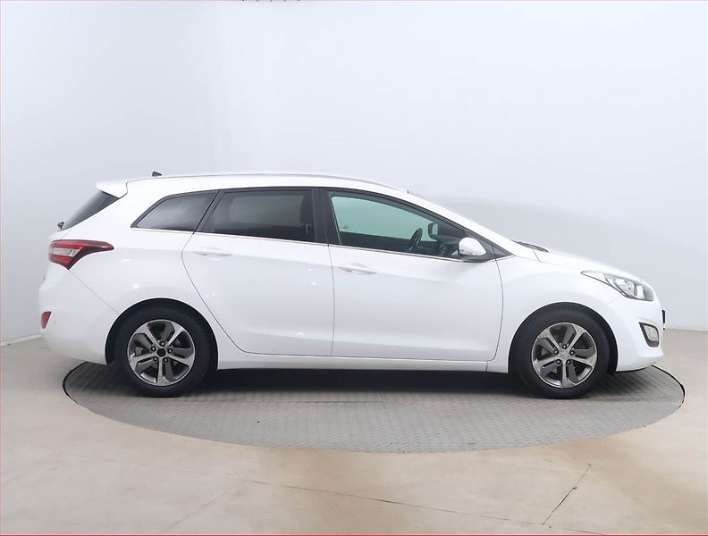 Hyundai i30 (2016) 1.6 GDI, ČR,1.maj, Tempomat - fotka 6 z 13