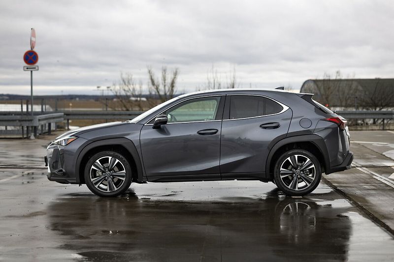 Lexus UX 300h 300H 2,0 HEV BUSINESS TECH - fotka 4 z 30