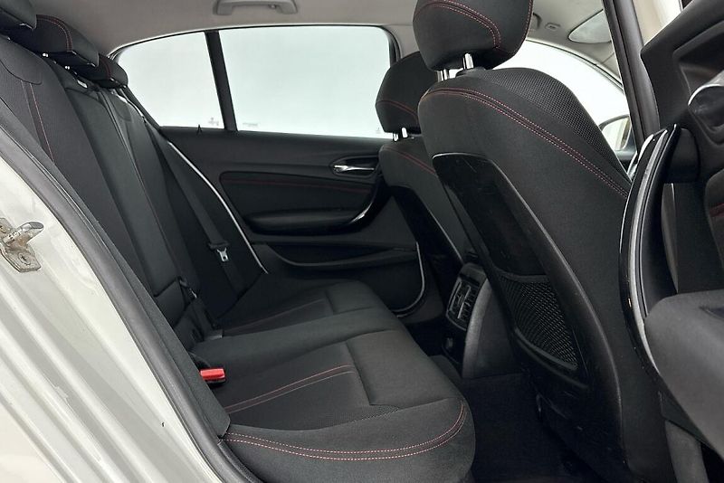 BMW Řada 1 118d xDrive - fotka 10 z 13