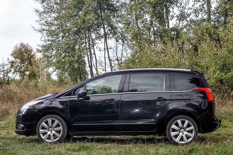 Peugeot 5008 - fotka 8 z 36
