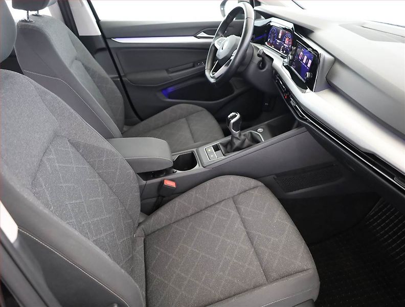 Volkswagen Golf (2021) 1.5 eTSI, Serv.kniha, Tempomat - fotka 7 z 17