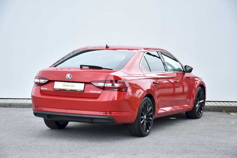 Škoda Superb (2019) Style Plus 2.0 TDI 140kW DSG - fotka 9 z 34