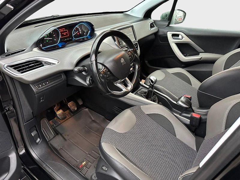 Peugeot 2008 (2017) Allure 1.6Hdi 88kw - fotka 9 z 24