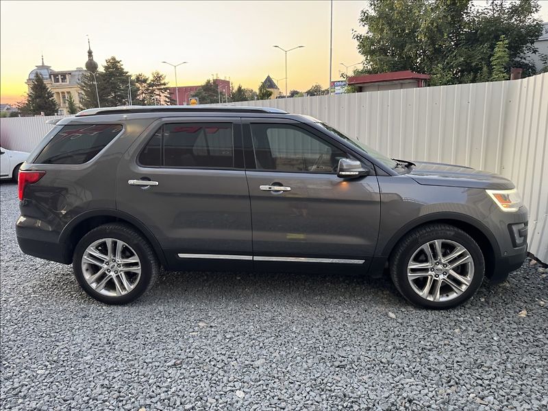 Ford Explorer 3,5 V6 268kW 4X4 PLATINUM - fotka 14 z 50
