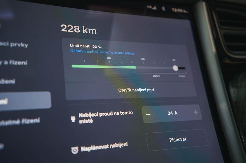 Tesla Model S (2019) P100D Ludicrous, SoH 91% - fotka 23 z 30