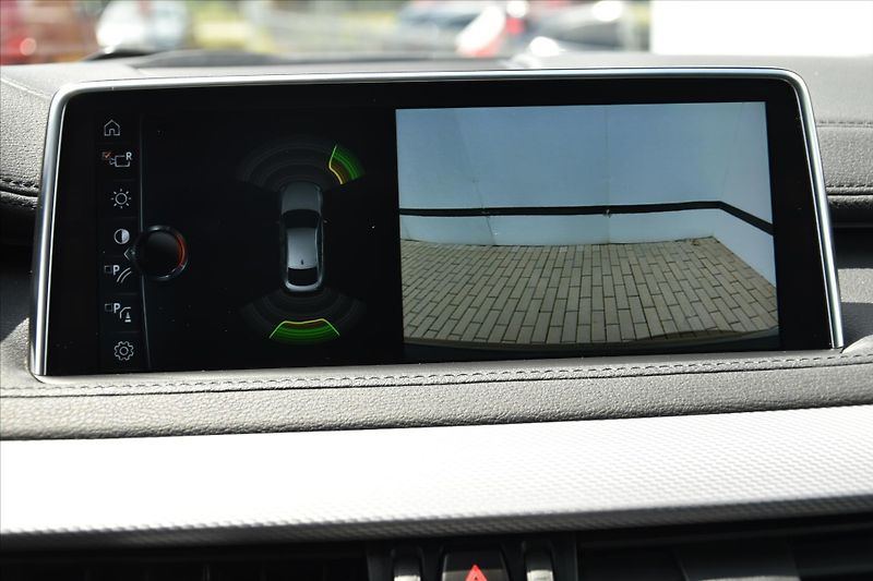 BMW X6 xDrive M50d 280kW SERVIS.KNIHA - fotka 22 z 28