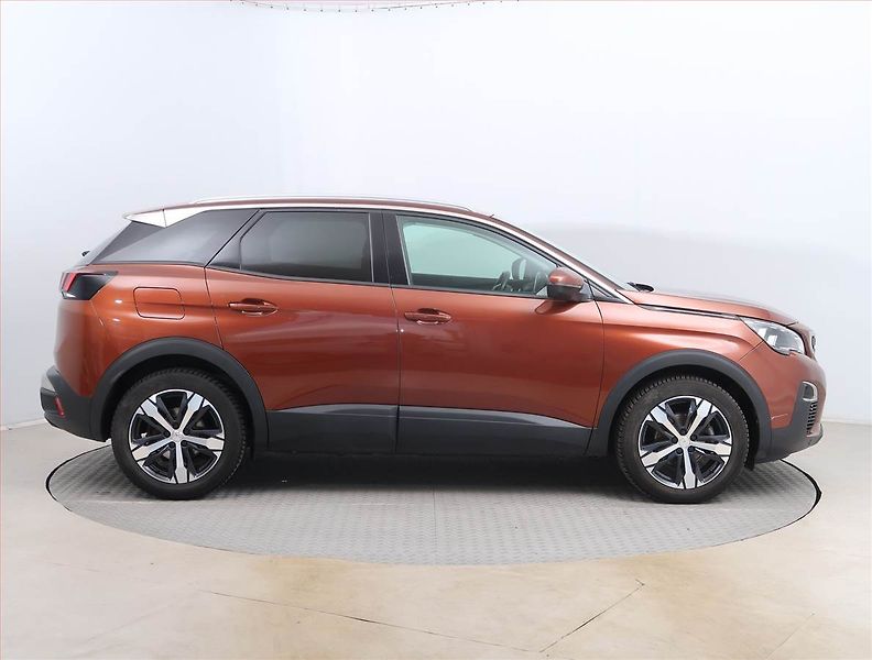 Peugeot 3008 (2020) 1.5 BlueHDi, Automat, ČR,1.maj - fotka 6 z 16