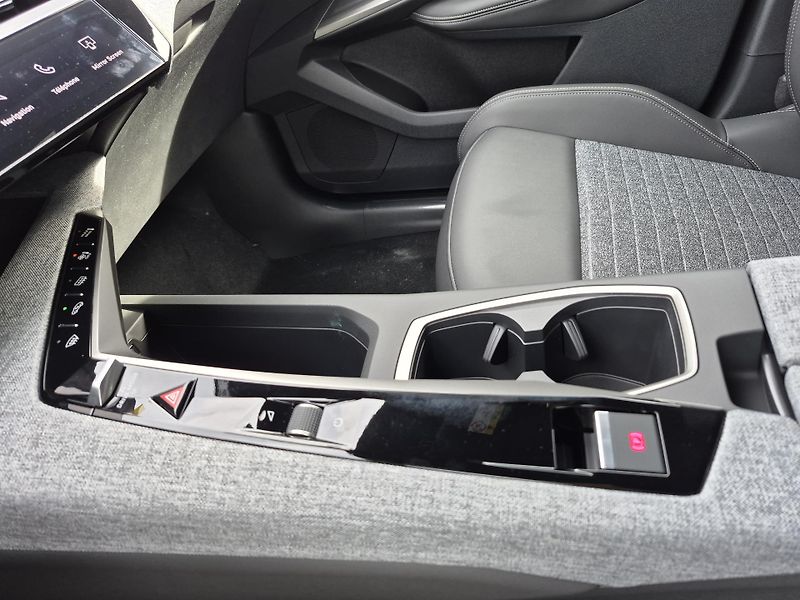Peugeot 5008 (2026) BUSINESS Hybrid 145 e-DCS6 - fotka 25 z 25
