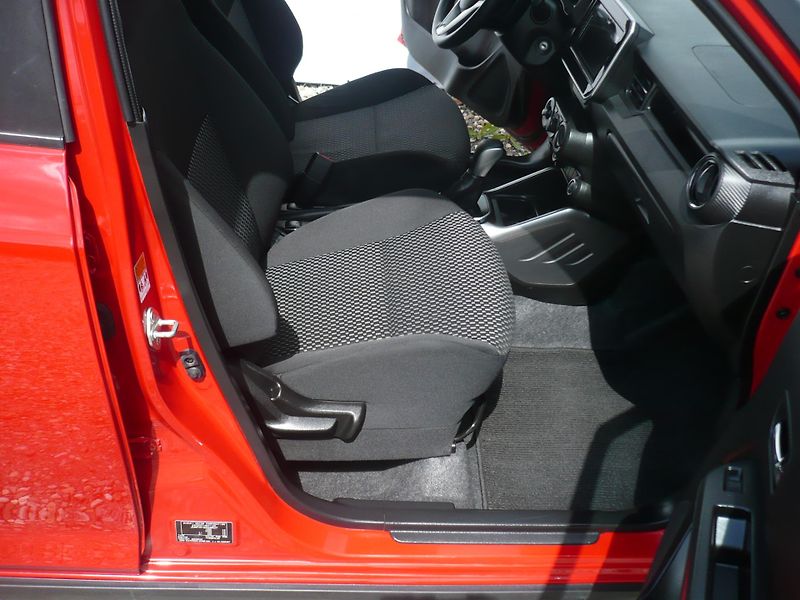 Suzuki Ignis 1.2i 61Kw Automat REZERVACE - fotka 18 z 29