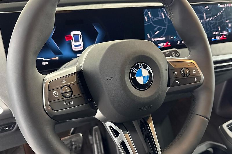 BMW iX xDrive45 - fotka 21 z 24