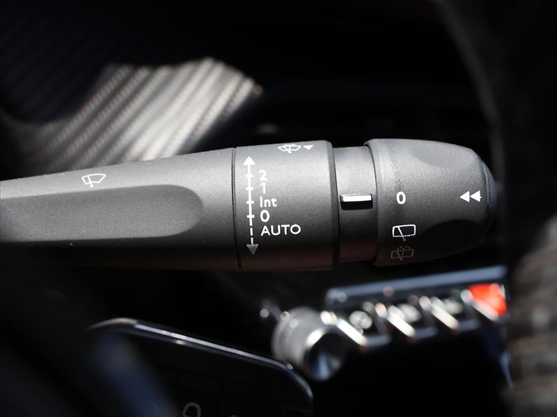 Peugeot 2008 1,2 PT 74kW CZ Klima ACTIVE - fotka 20 z 34