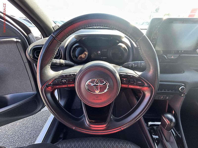 Toyota Yaris (2021) 1.5i, Style, AT - fotka 12 z 17