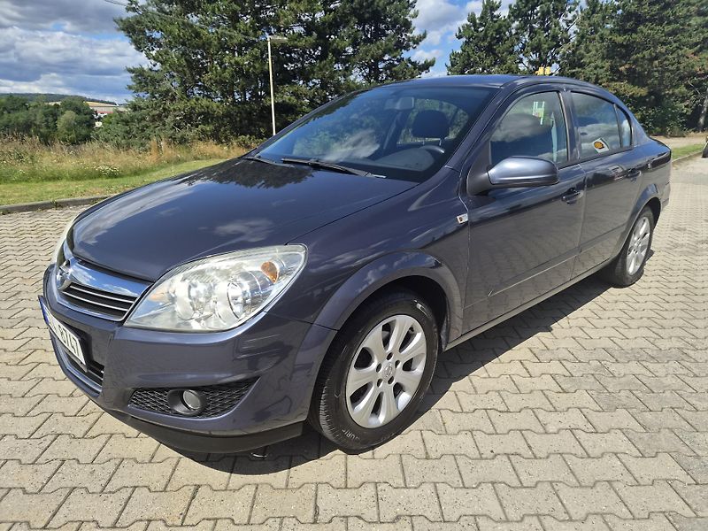 Opel Astra 1,6 16V Enjoy - fotka 1 z 16