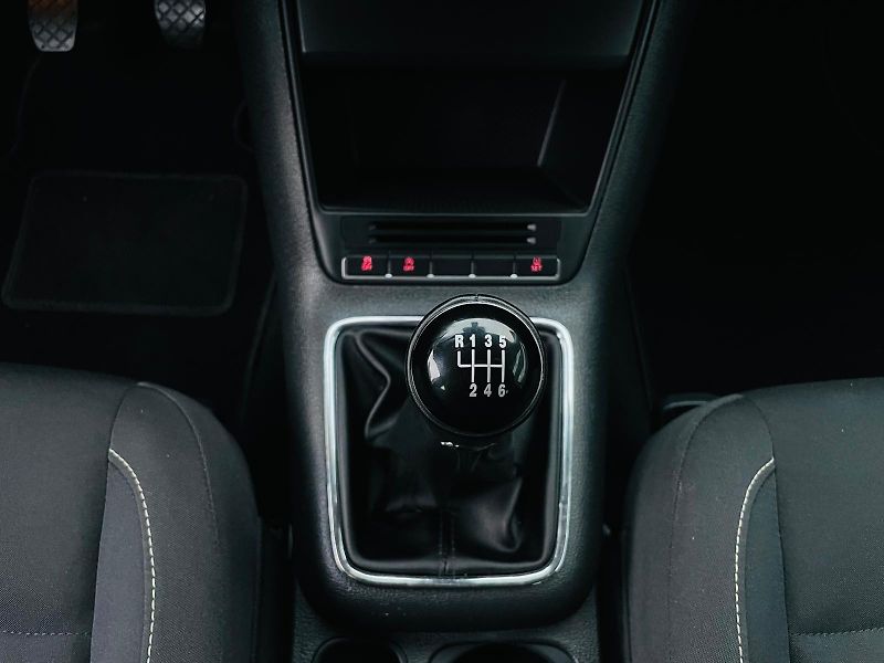 Volkswagen Tiguan 1.4TSi MANUÁL VÝHŘEV SERVISKA - fotka 36 z 45