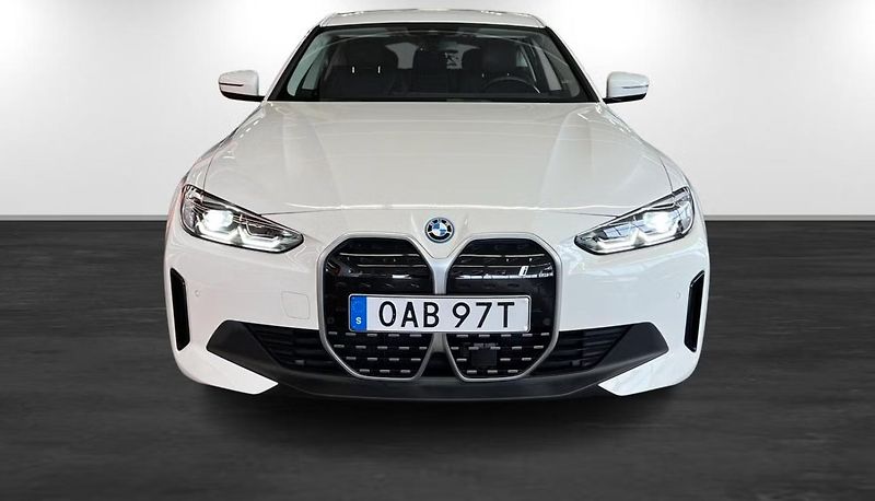 BMW i4 eDrive40 GC Kamera Auto. Park. - fotka 2 z 16