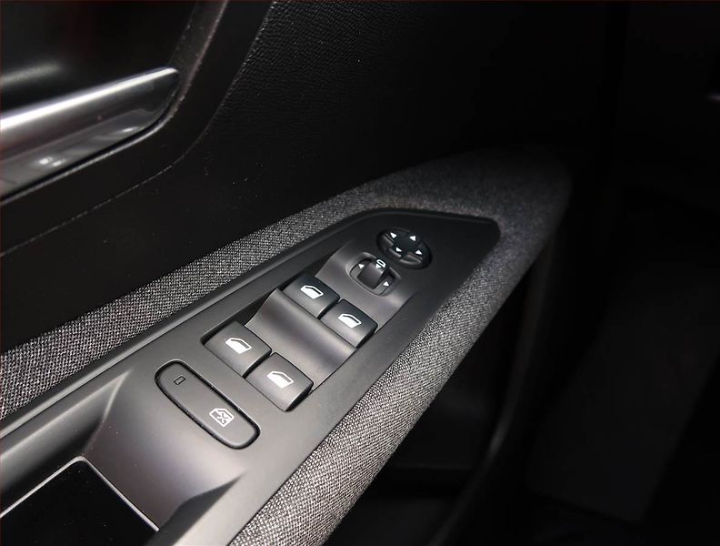Peugeot 3008 (2017) 1.2 PureTech, Tempomat - fotka 17 z 19