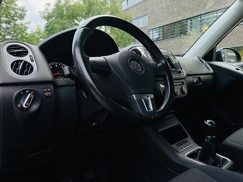Volkswagen Tiguan 1.4TSI MANUÁL VÝHŘEV SERVISKA - fotka 25 z 39