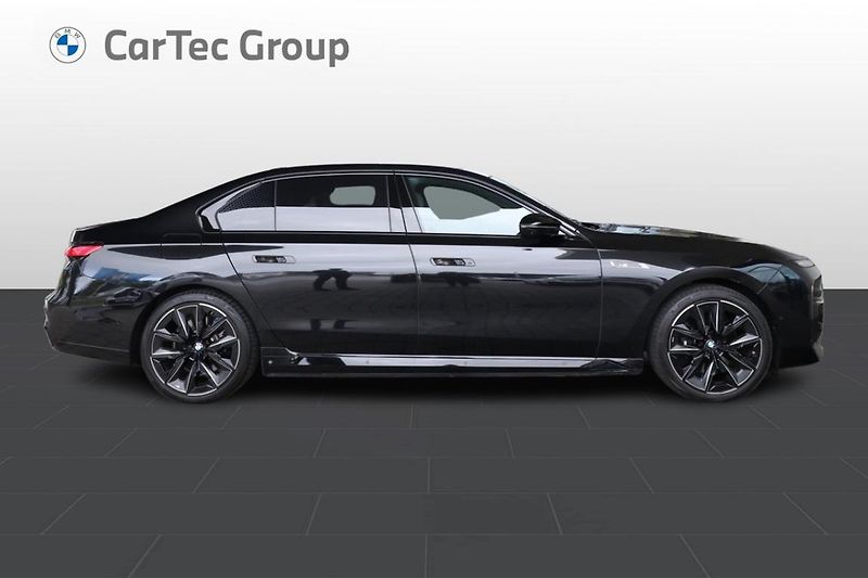 BMW i7 M70 - fotka 4 z 38