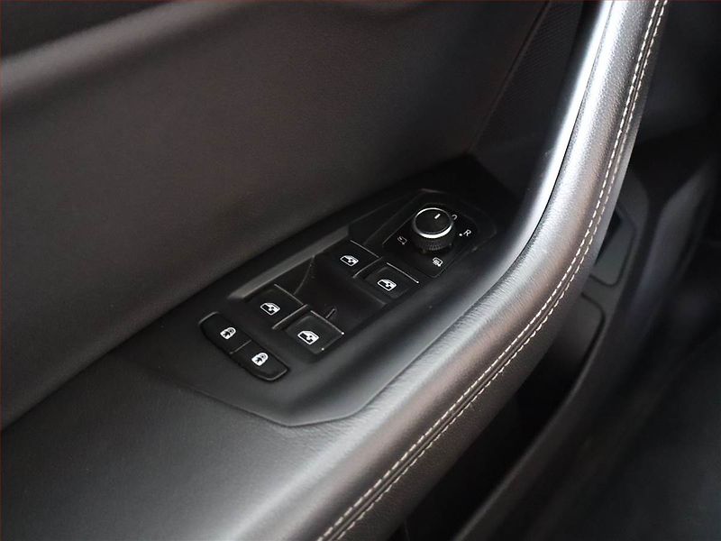 Volkswagen Touareg (2020) R-Line 3.0 TDI - fotka 18 z 23