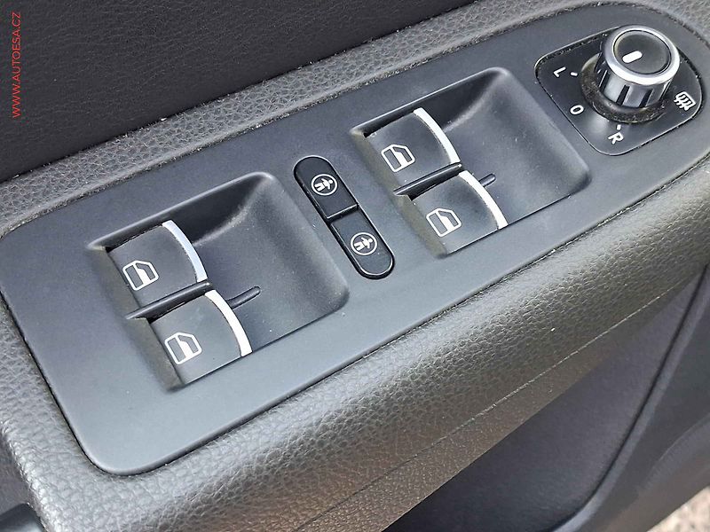 Volkswagen Sharan (2012) 2.0TDi 4x4, 7míst, ČR, Bixen - fotka 12 z 19
