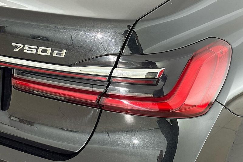 BMW Řada 7 750d xDrive - fotka 5 z 26