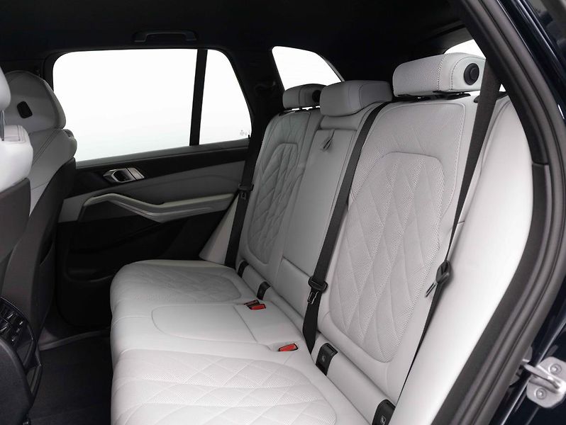 BMW X5 xDrive40i - fotka 22 z 22