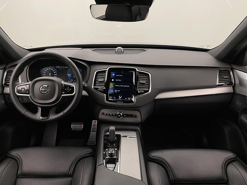 Volvo XC90 T8 AWD RECHARGE R-DESIGN 7míst - fotka 2 z 54