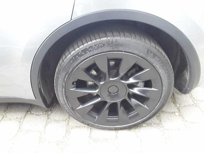 Tesla Model Y LONG RANGE DUAL MOTOR TZ 94% - fotka 9 z 9