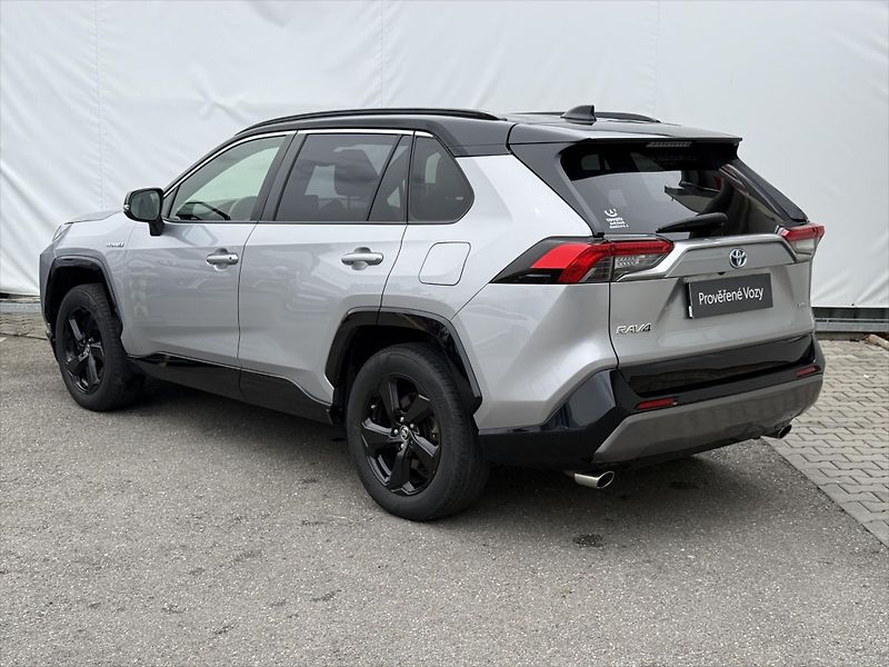 Toyota RAV4 2,5 Selection 4x4, Hybrid - fotka 4 z 22