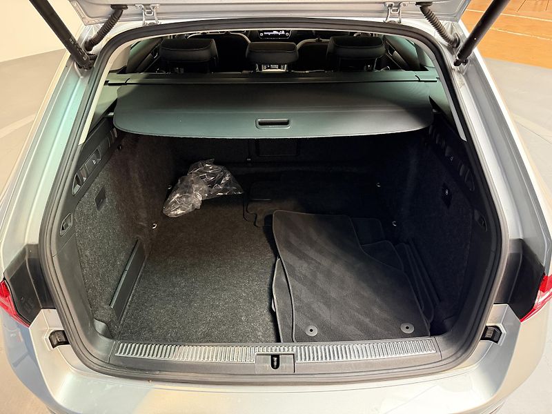 Škoda Superb 2.0 TDI 110kW Style Combi DSG - fotka 13 z 15