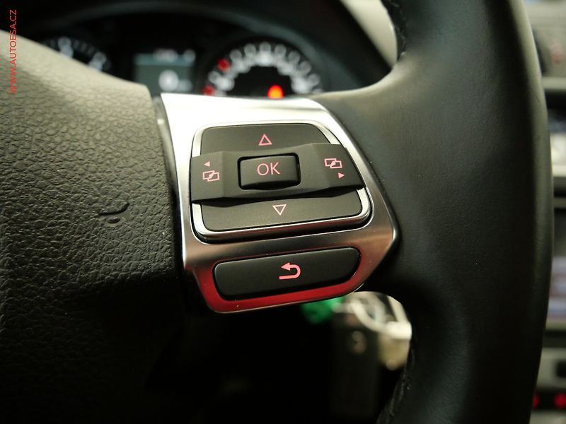 Volkswagen Passat (2014) 2.0TDI, 1.maj,ČR, DSG, xenon - fotka 16 z 24