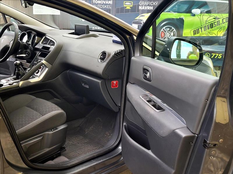 Peugeot 3008 1,6 b-HDi NAVi*SERV.KNÍŽKA* - fotka 23 z 43