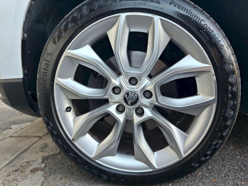 Škoda Karoq (2018) Style DSG 4x4 2,0TDi 110kW - fotka 37 z 38
