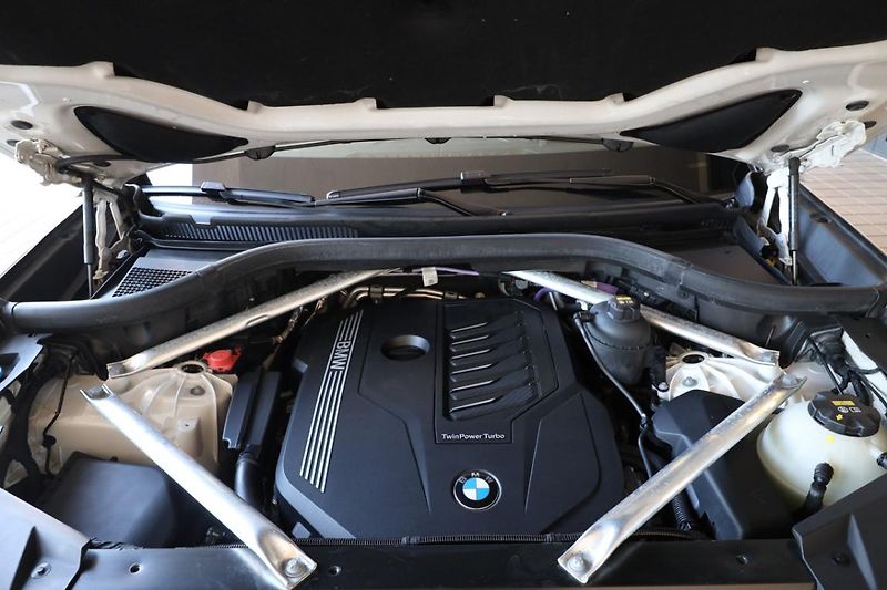 BMW X5 xDrive40i - fotka 12 z 33