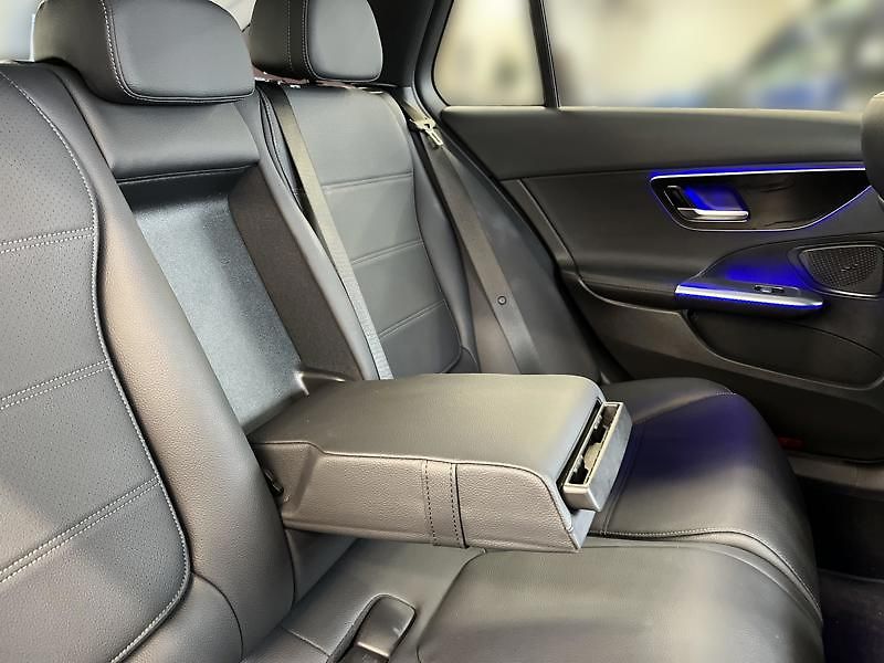 Mercedes-Benz Třídy C 220d 4MATIC kombi Avantgarde - fotka 21 z 22